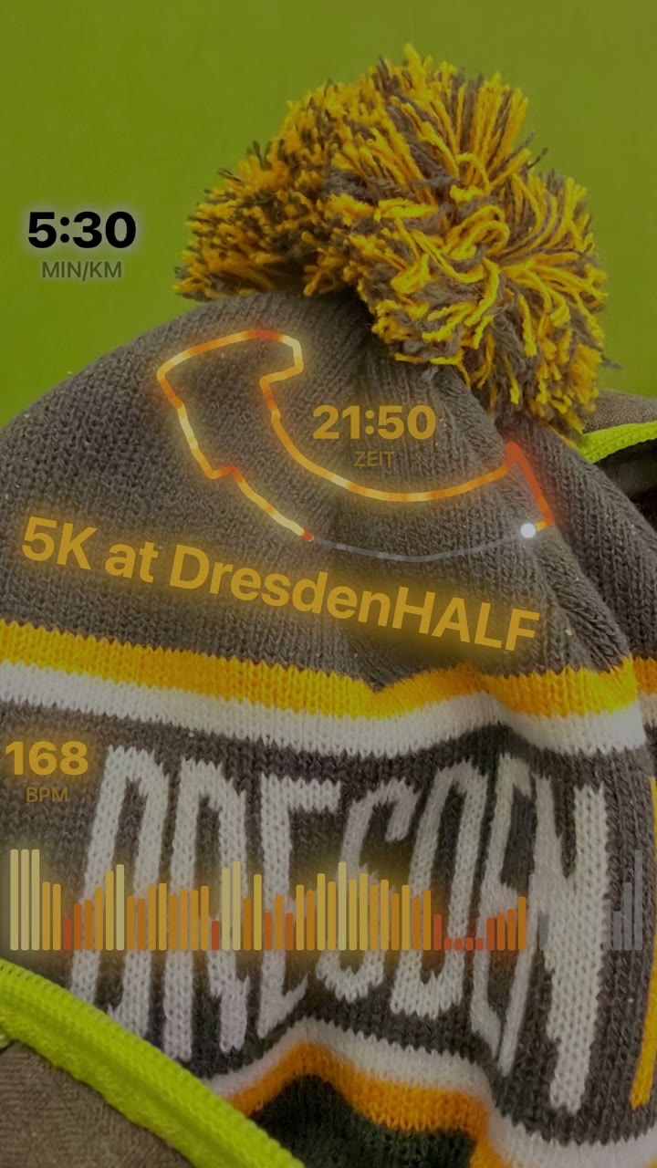 A reel of a 5 km race: the route draws itself over a photo of a knitted Dresden hat, with pace, time, heart rate and a heart-rate chart.